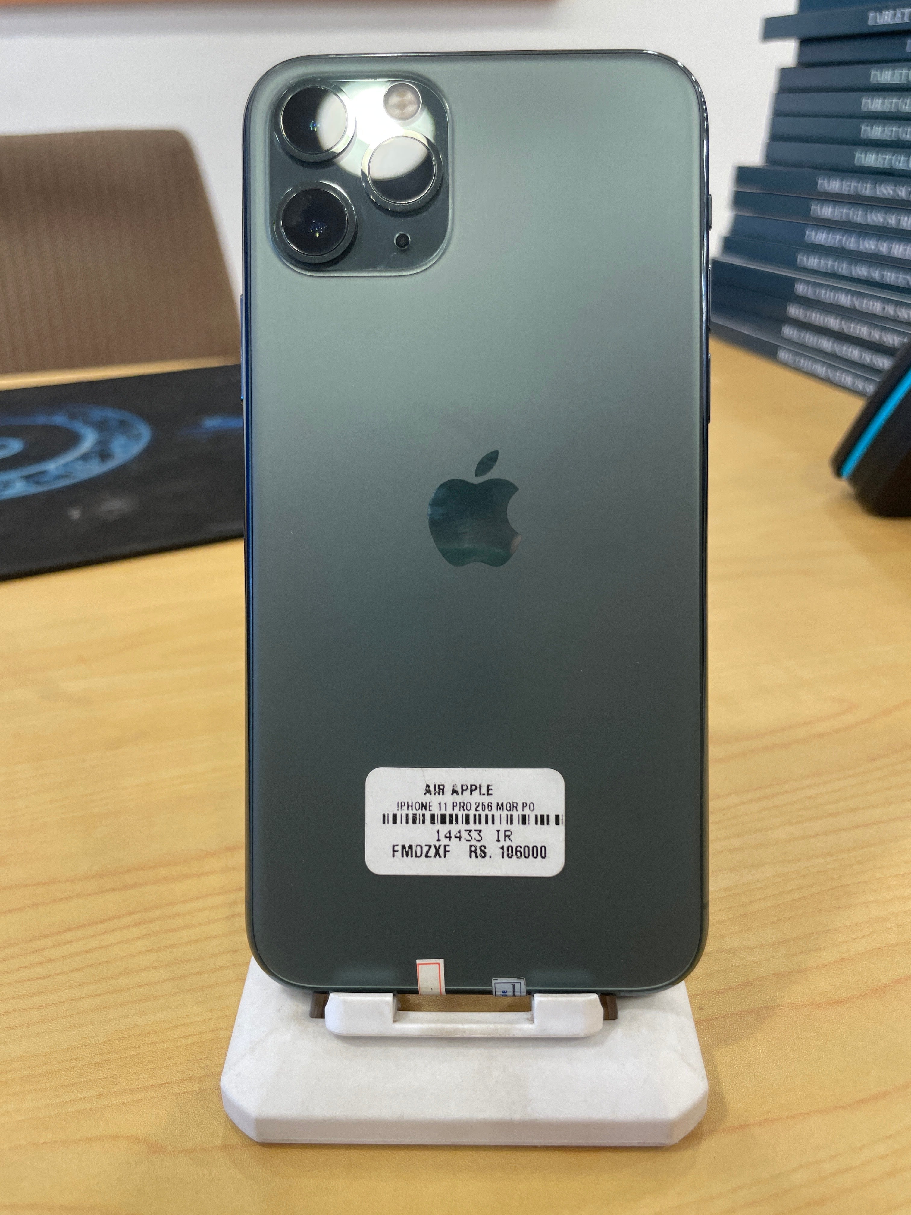 Pre-Owned iPhone 11 Pro Midnight Green - 256GB