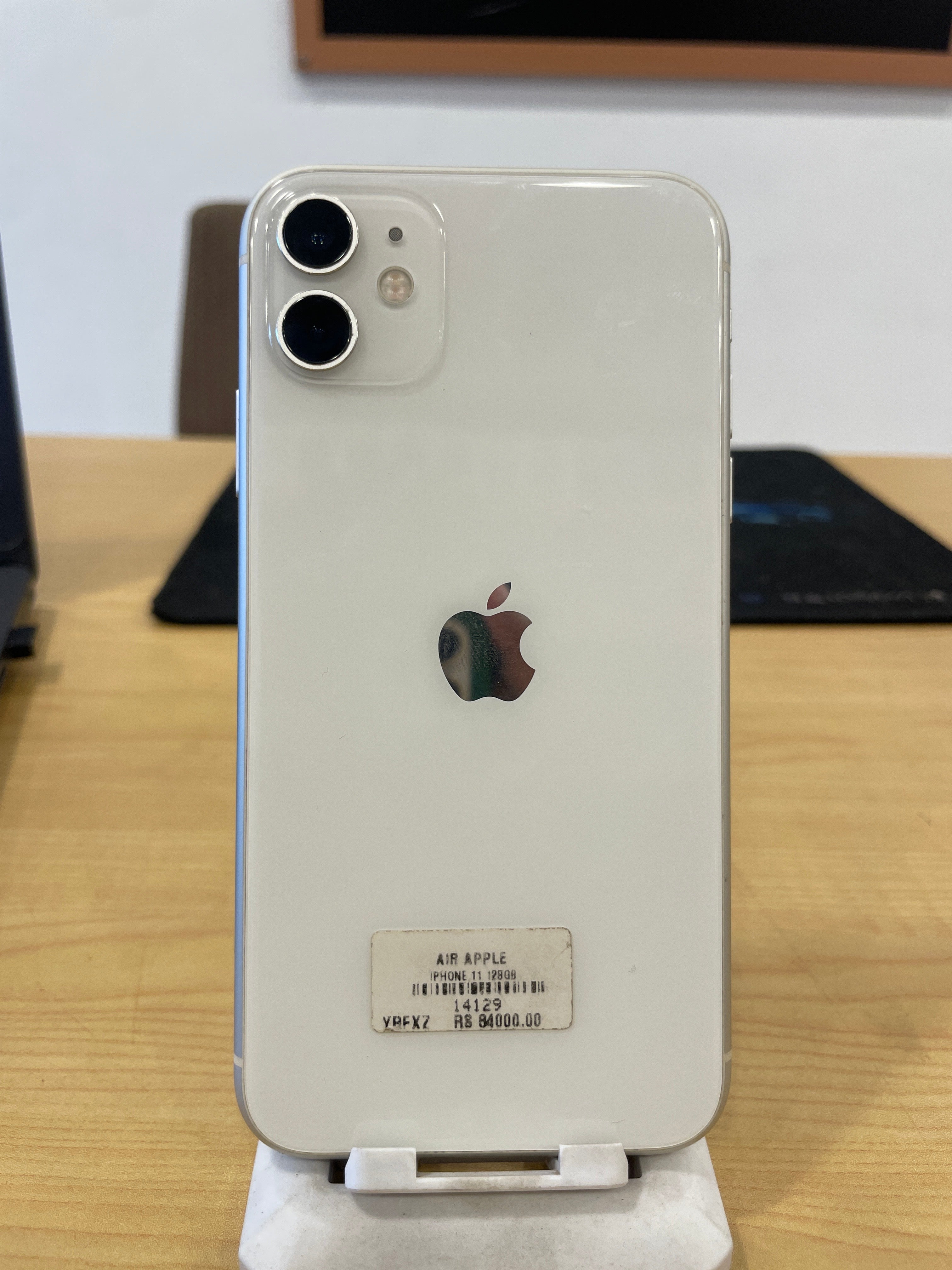 Pre-Owned iPhone 11 White - 128GB