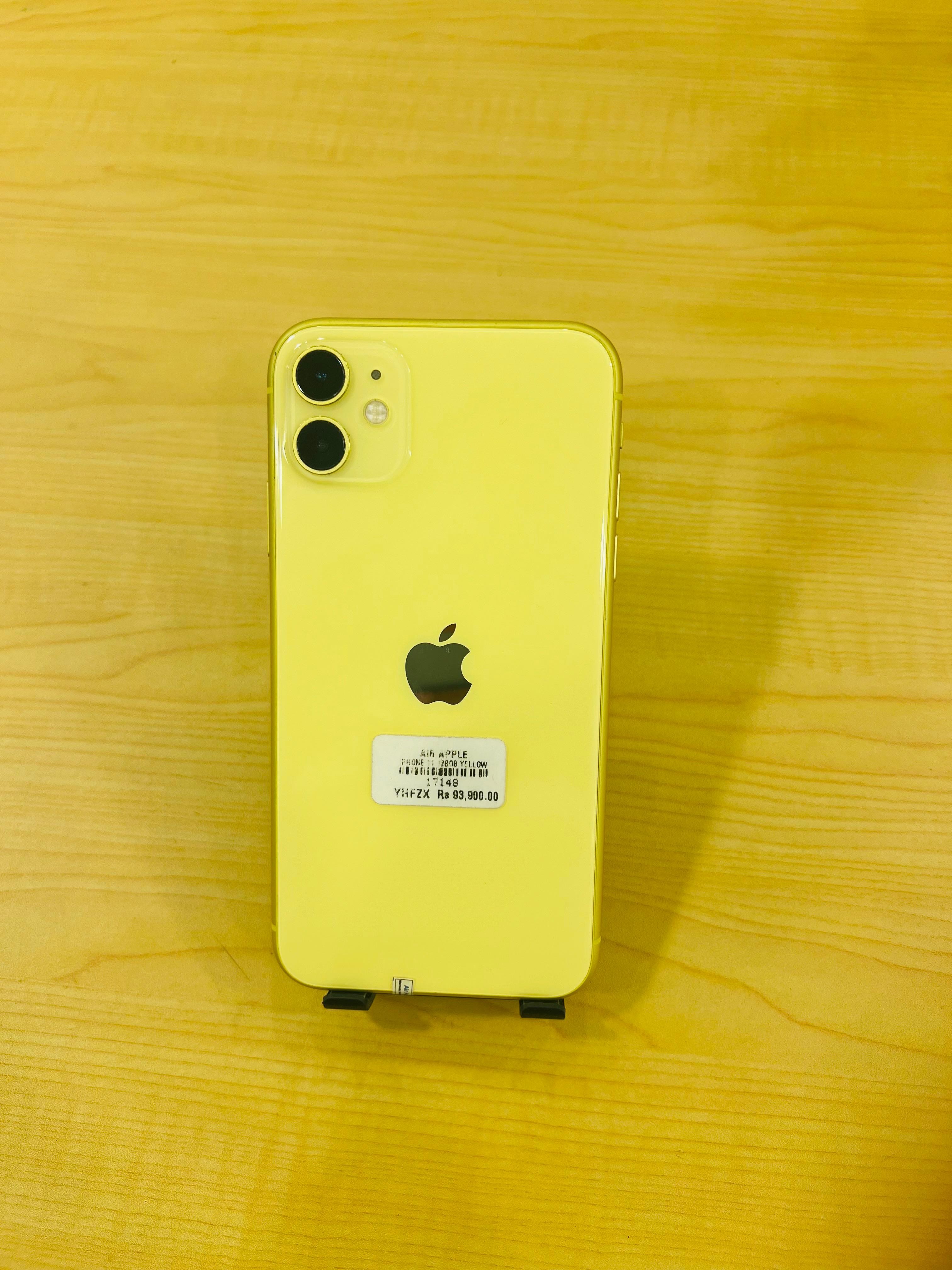 Pre-Owned iPhone 11 Yellow - 128GB