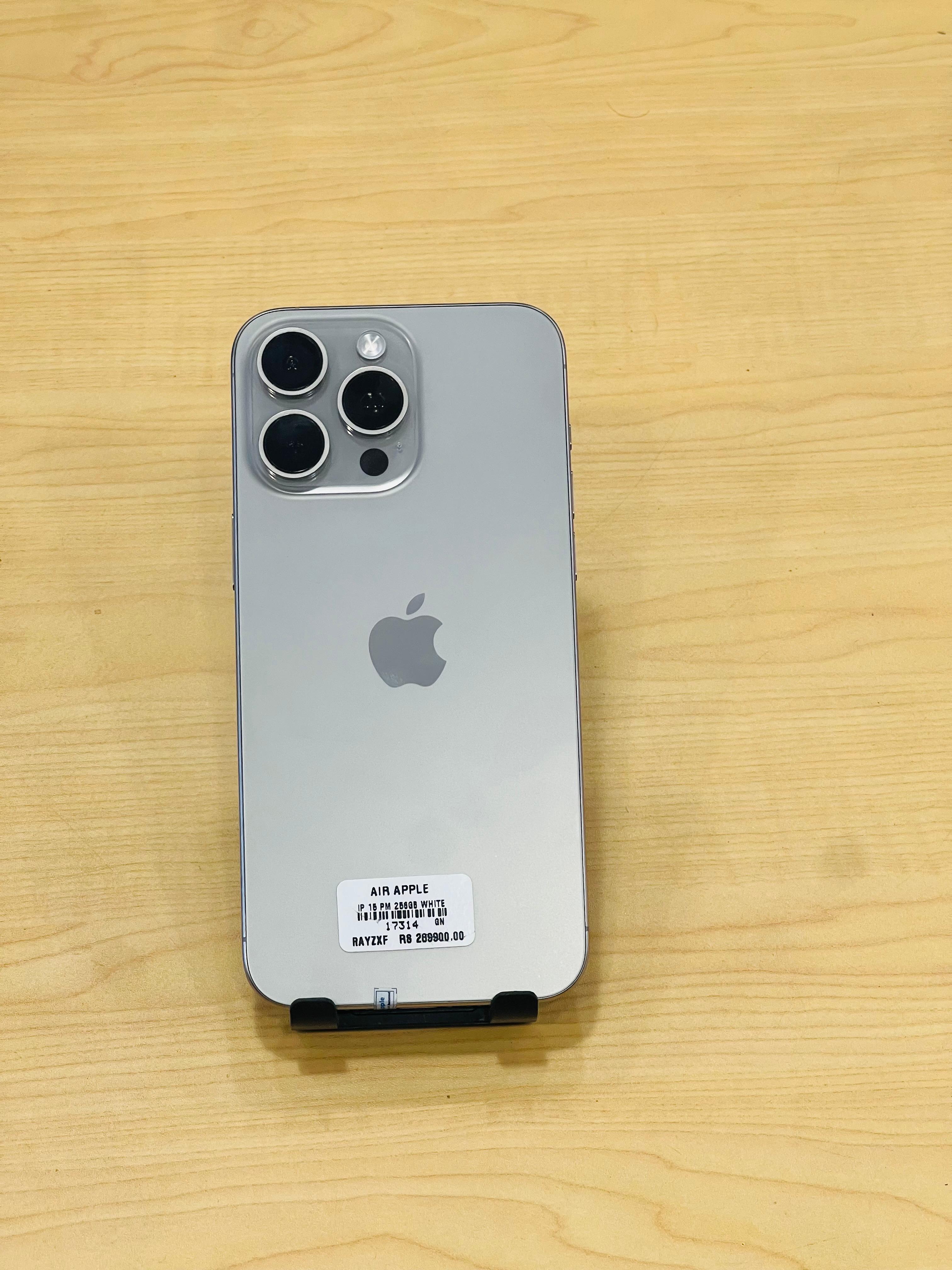 Pre-Owned iPhone 15 Pro Max Natural Titanium - 256GB