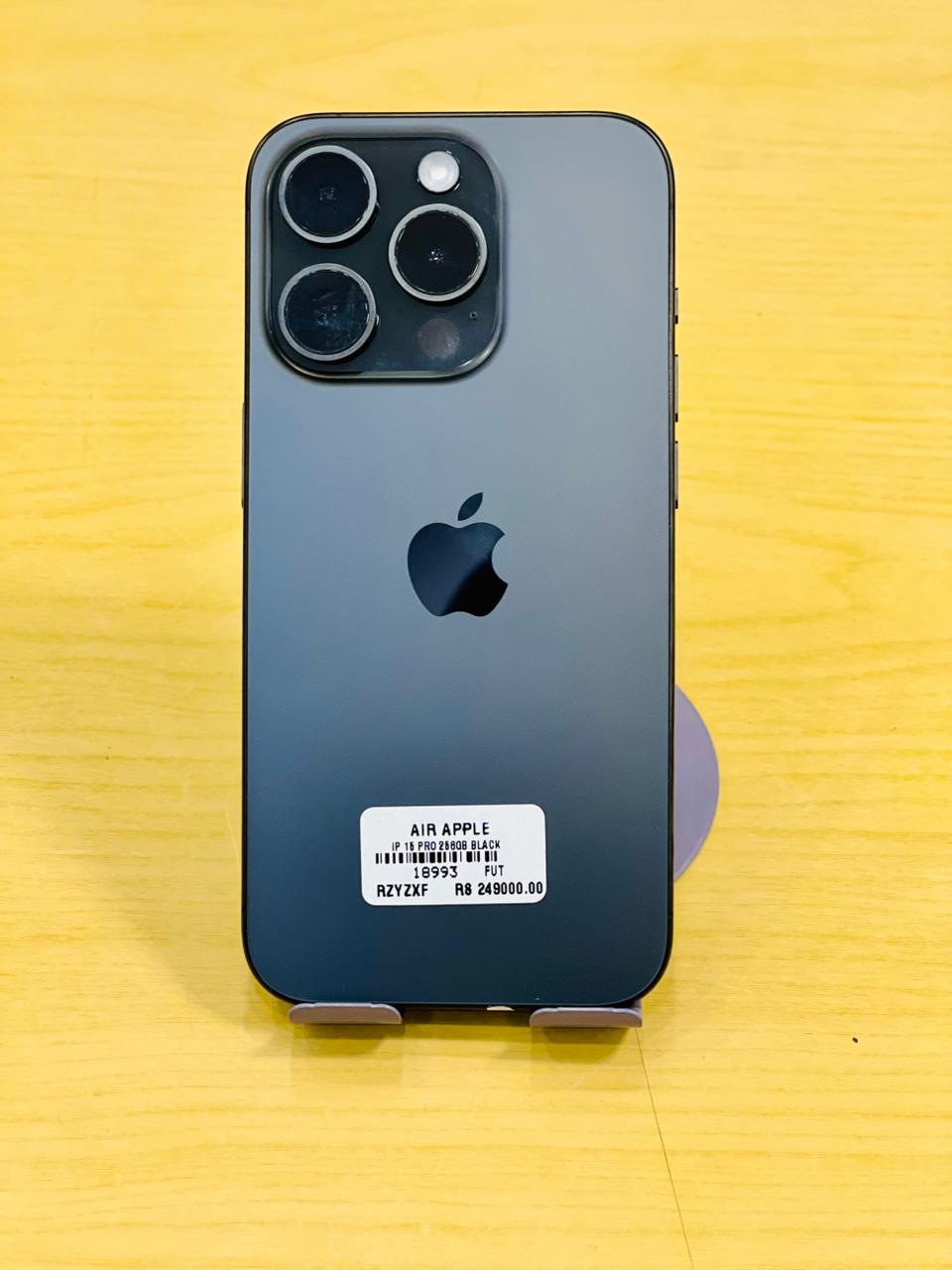 Pre-Owned iPhone 15 Pro Black Titanium - 256GB