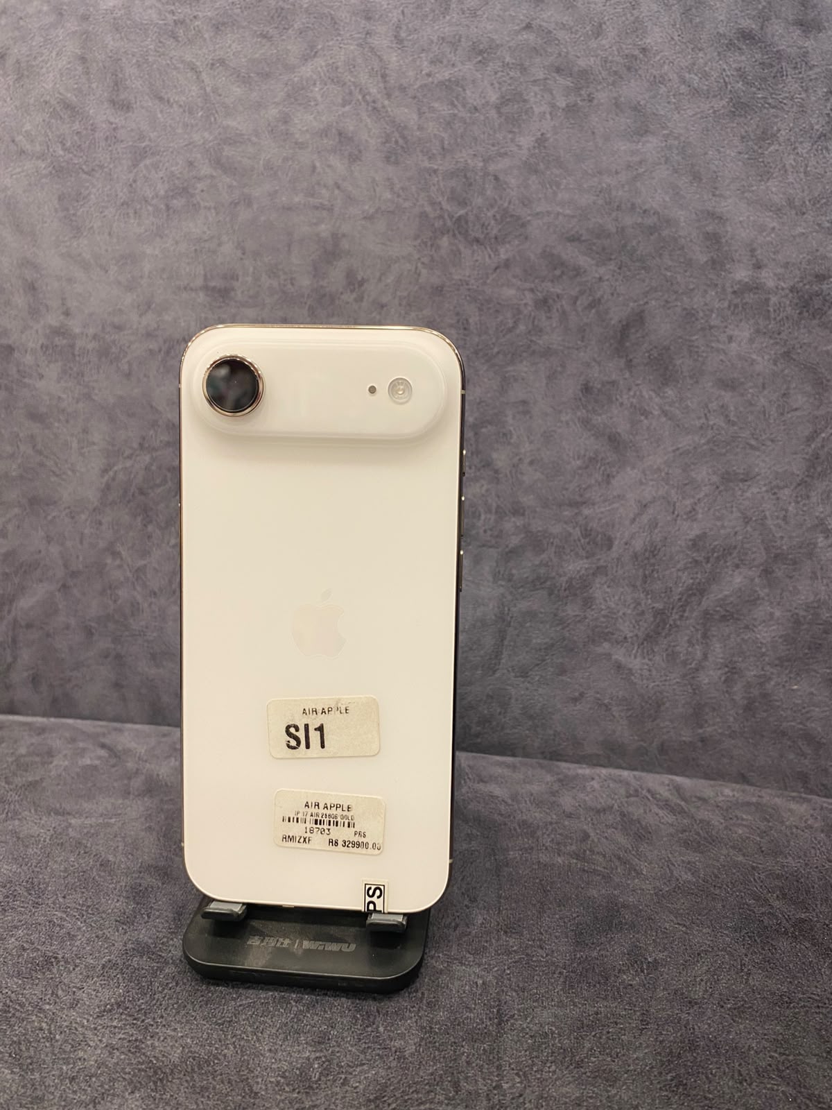 pre-owned iphone 17 air 256 light gold/ 358271520820775